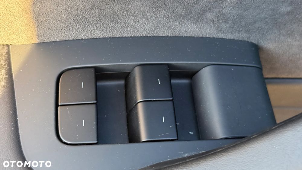 Tesla Model 3 Langstreckenbatterie Allradantrieb Dual Motor - 28