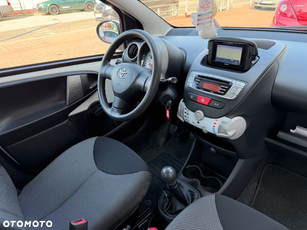 Toyota Aygo 1.0 VVT-i Sol EU5 - 29