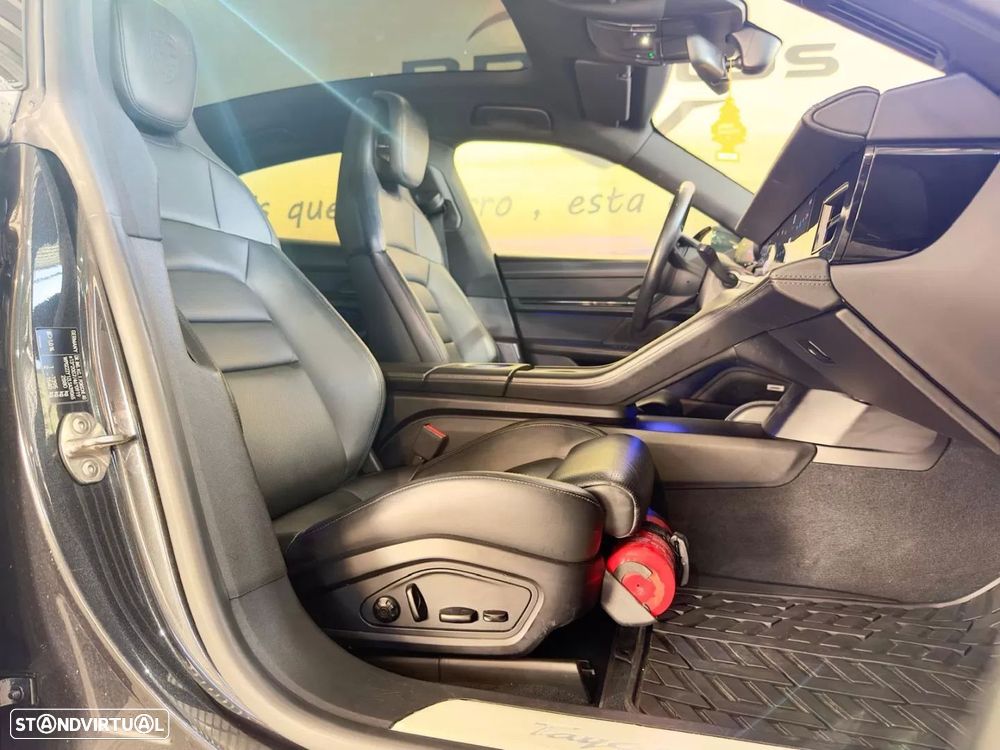 Porsche Taycan 4S - 16
