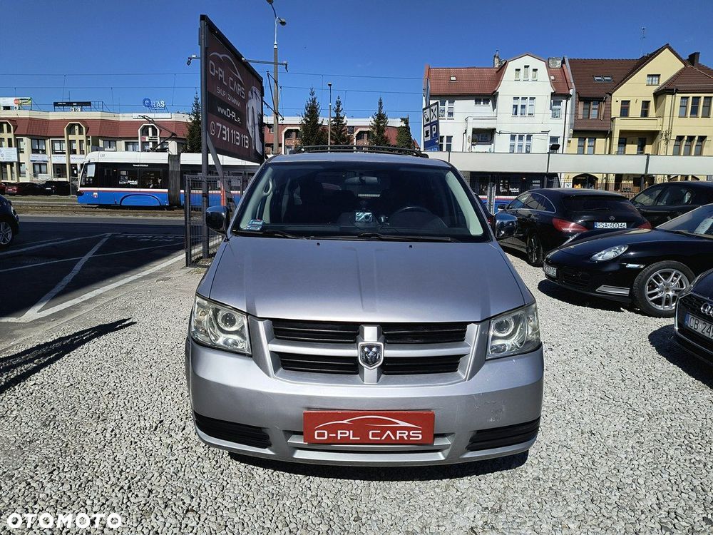 Dodge Caravan - 3