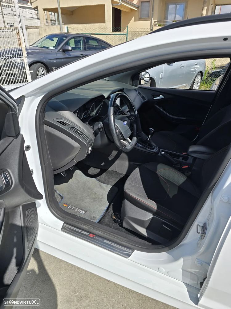 Ford Focus SW 1.0 EcoBoost S&S ST-LINE - 19