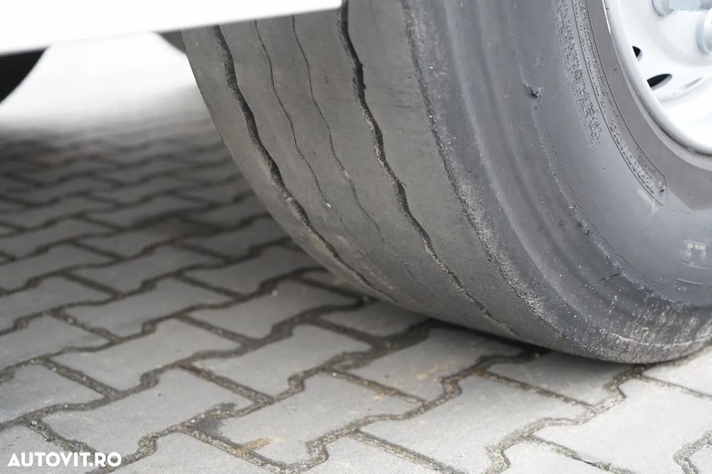 Fruehauf / CORTINĂ / STANDARD / ELEVATOR DHOLLANDIA 2.000 kg / PODEA PUTERNICĂ - 26