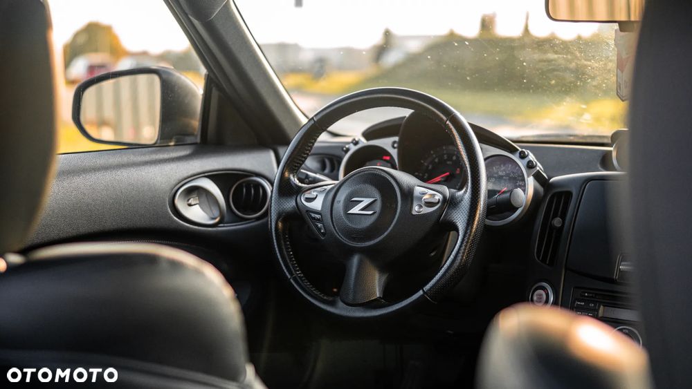 Nissan 370 Z Standard - 26