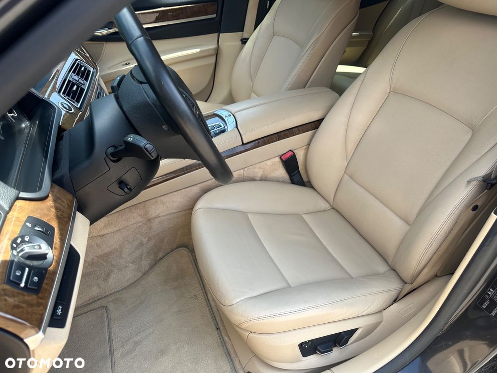 BMW Seria 7 740i - 24