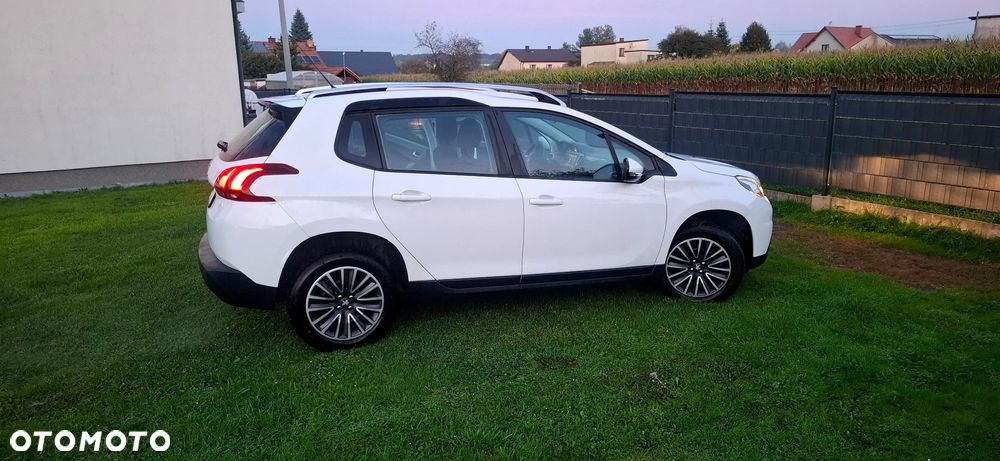 Peugeot 2008 1.2 Pure Tech Style EU6 - 17