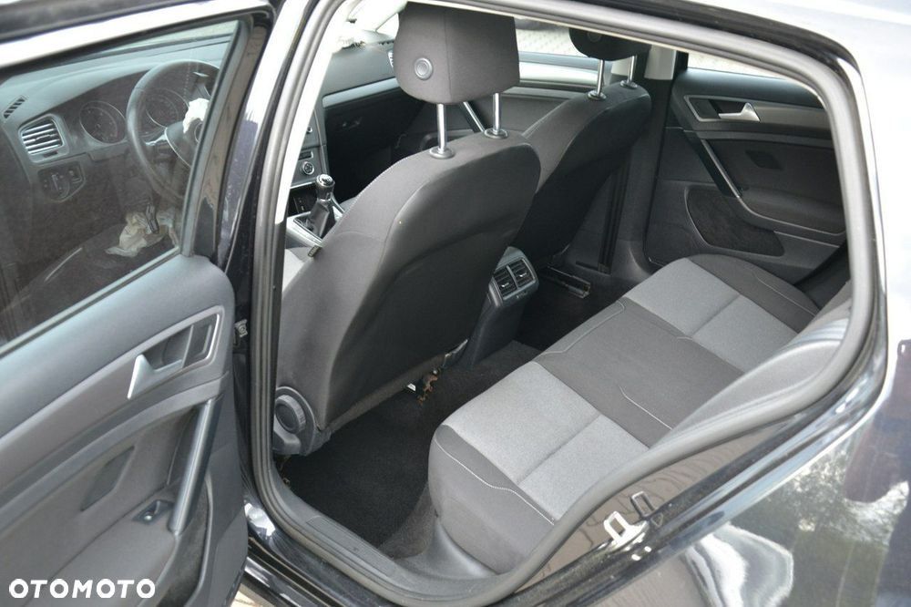 Volkswagen Golf - 23