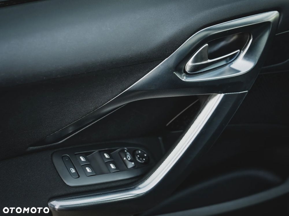 Peugeot 2008 PureTech 110 Stop&Start Allure - 19