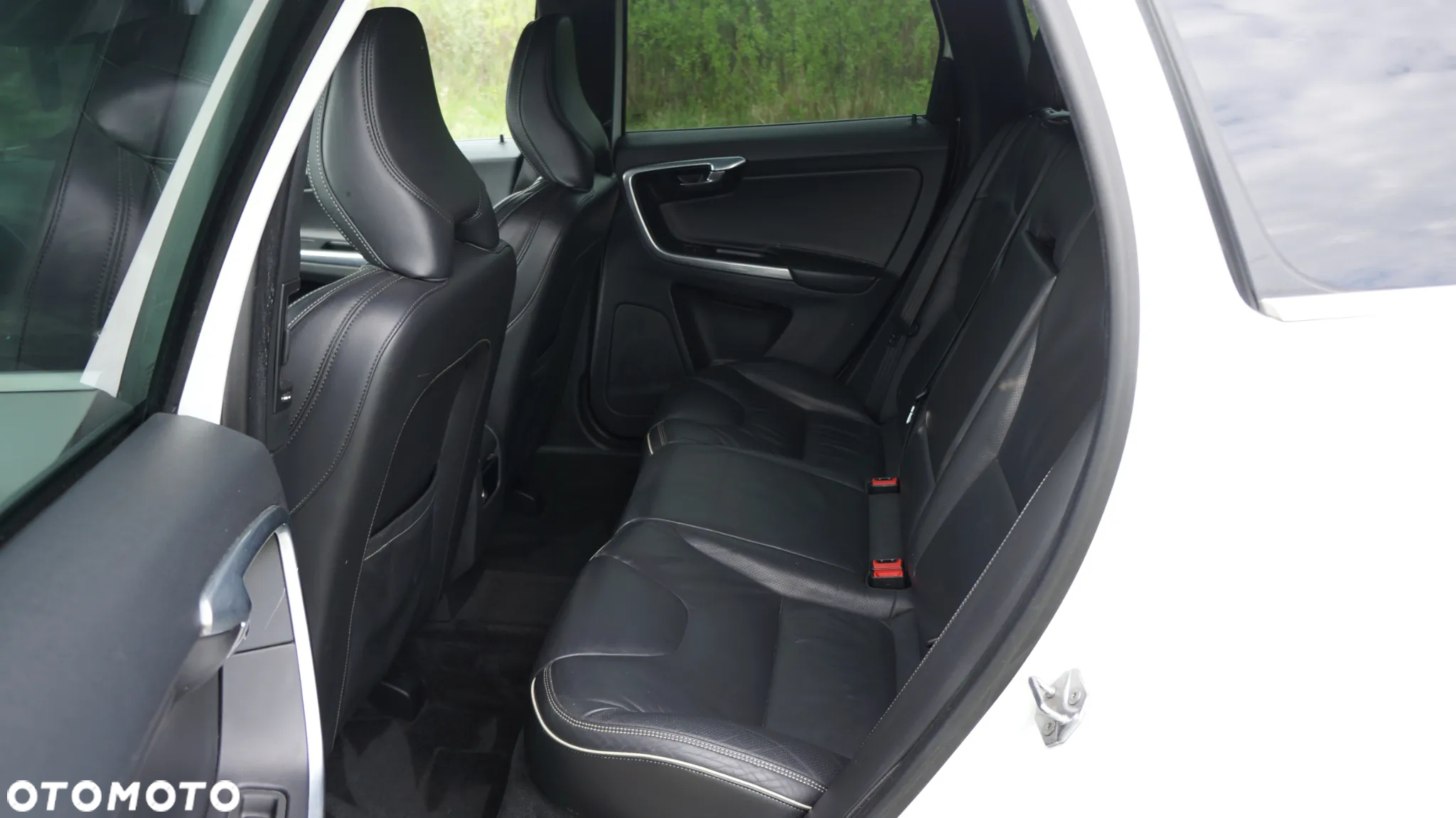 Volvo XC 60 D4 R-Design - 14