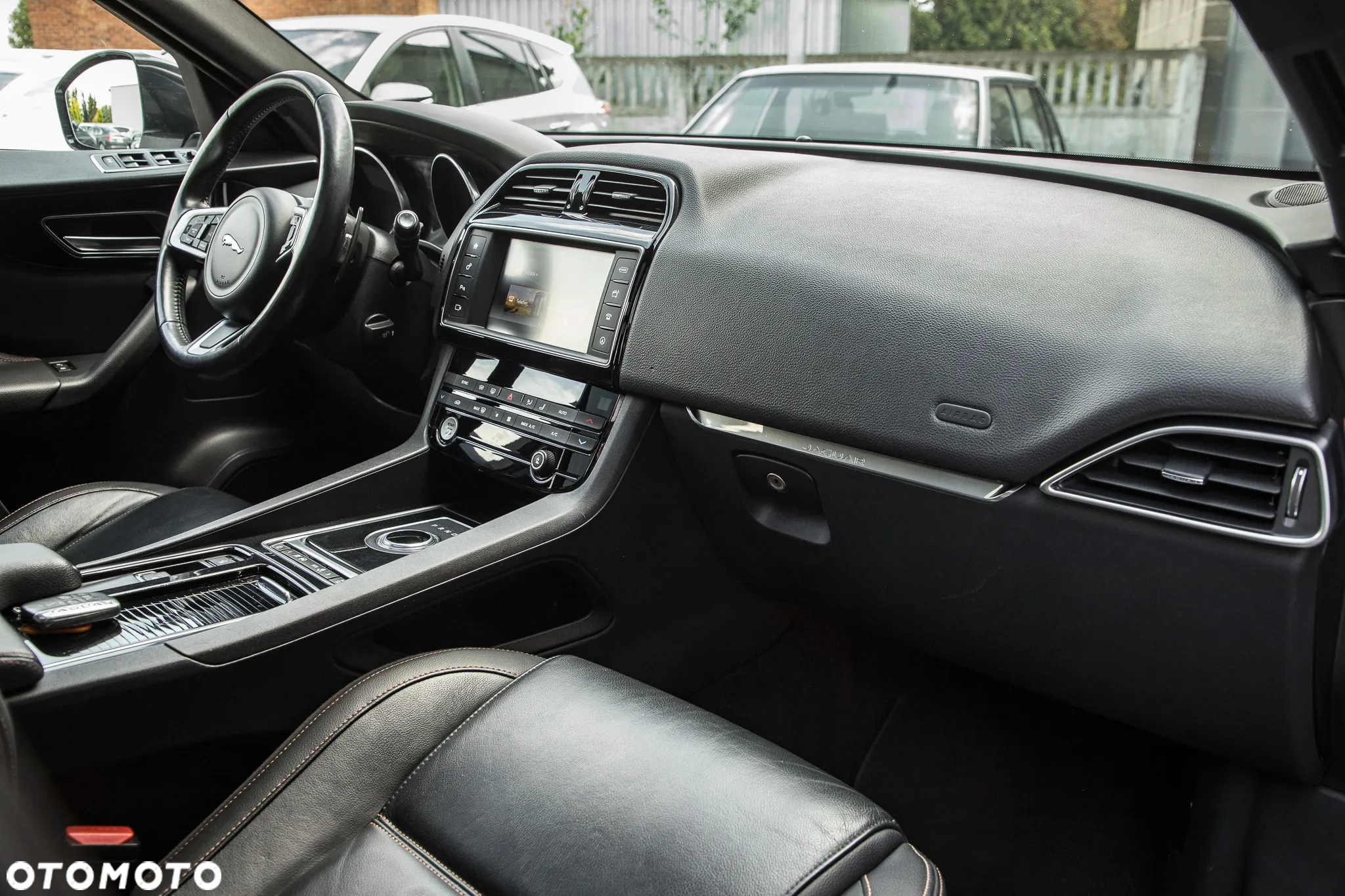 Jaguar F-Pace 2.0 i4D AWD Prestige - 31