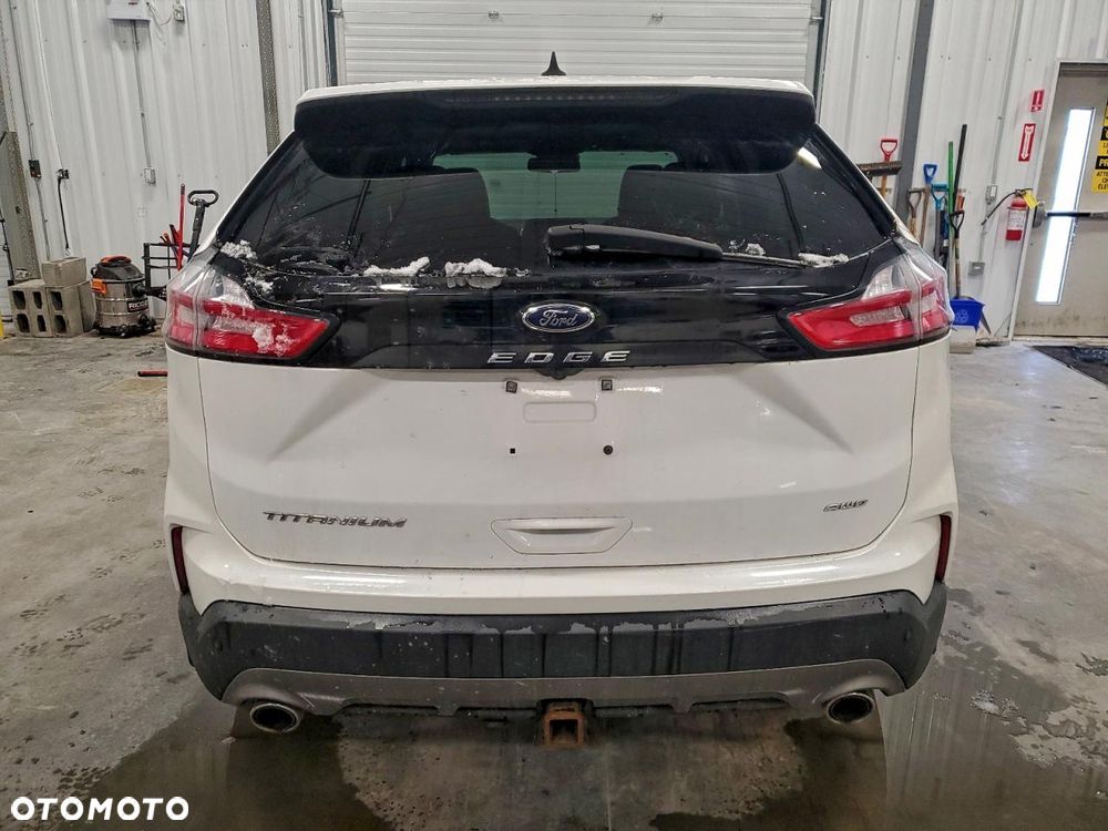 Ford Edge - 32