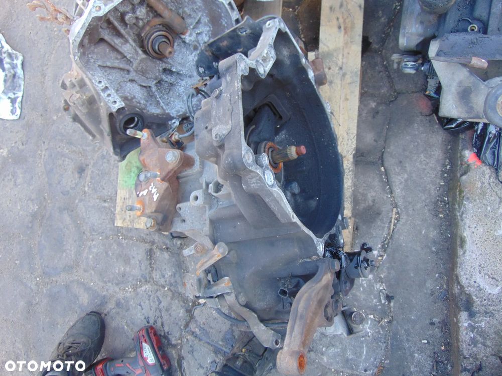 Skrzynia biegów mazda premacy 2,0 D - 2