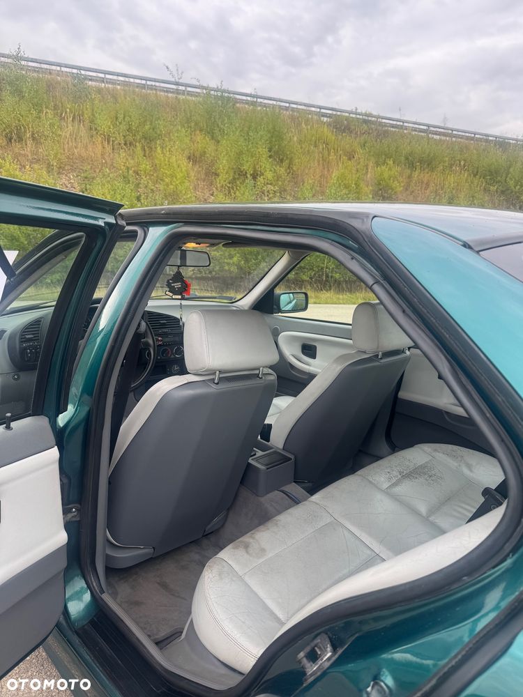 BMW Seria 3 323i - 6
