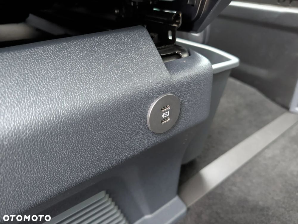 Ford Tourneo Custom - 20