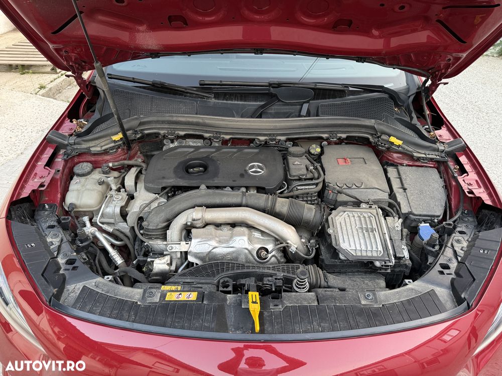 Mercedes-Benz GLA 220 4MATIC MHEV - 11