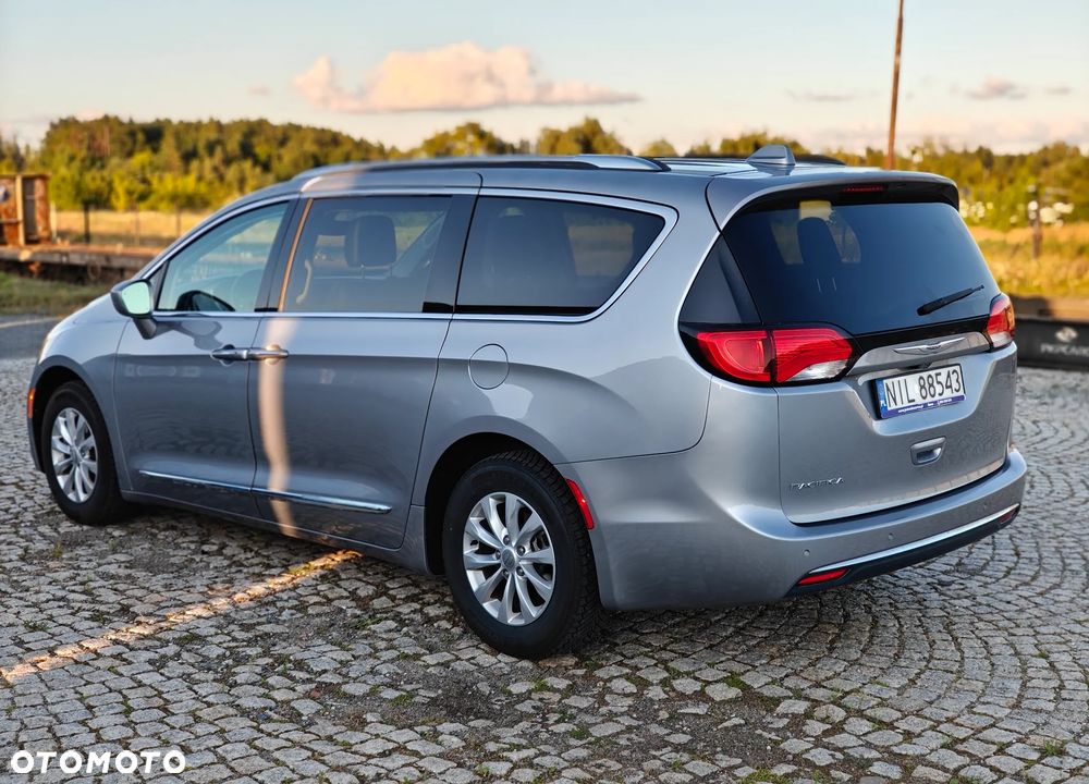 Chrysler Pacifica - 6