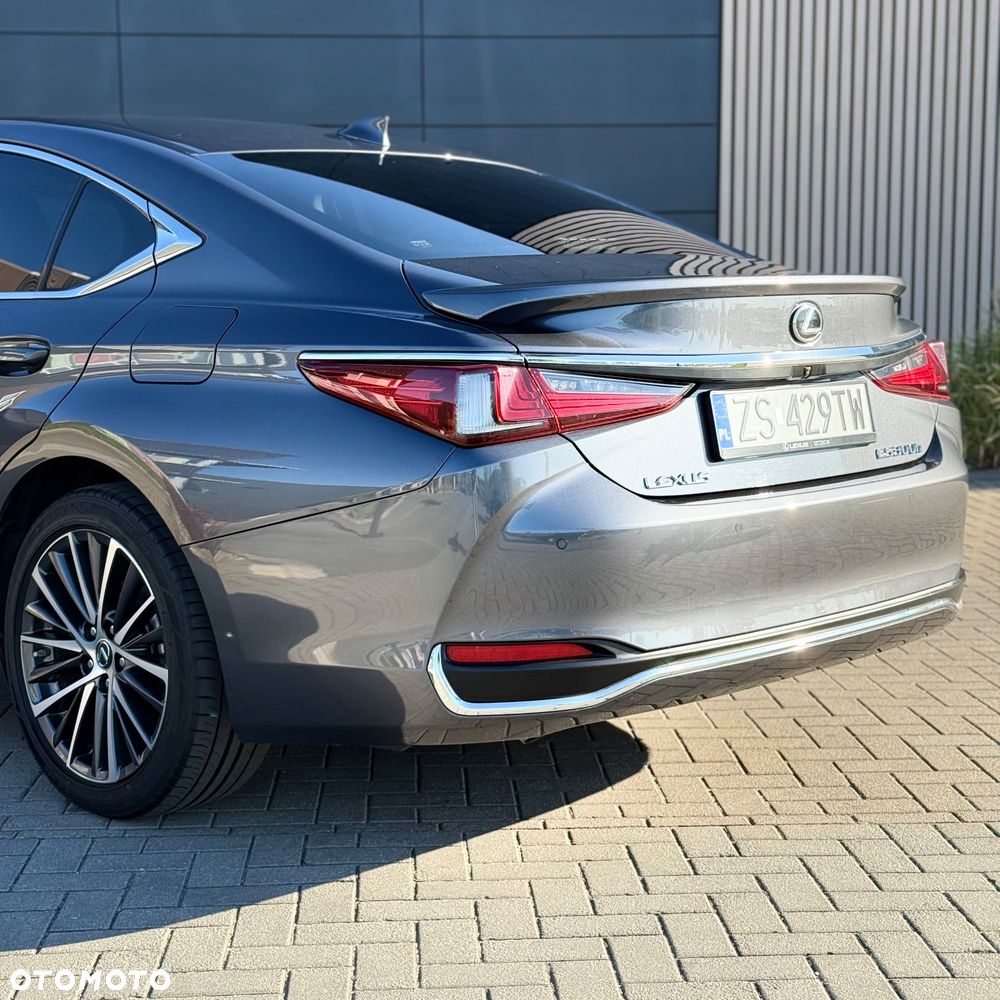 Lexus ES 300h Business Edition - 22