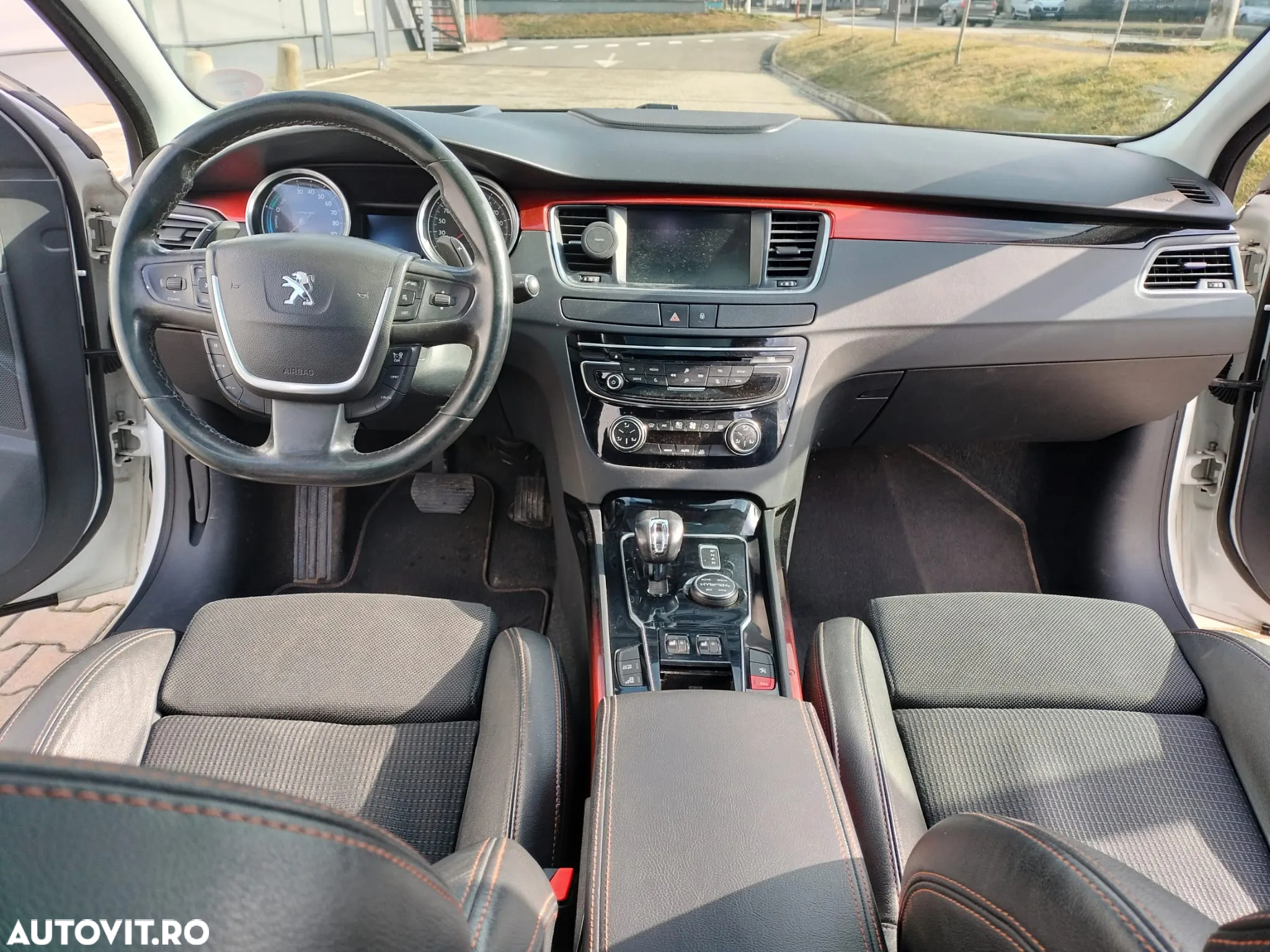 Peugeot 508 RXH Hybrid4 - 12