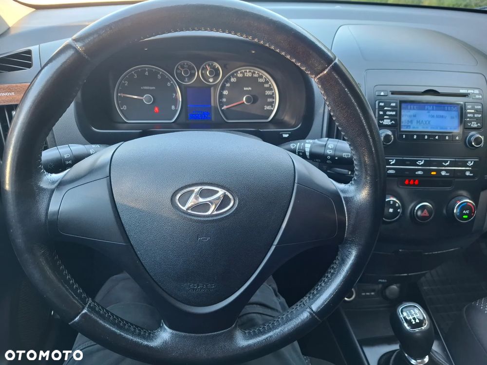 Hyundai i30 1.4 Base + - 6