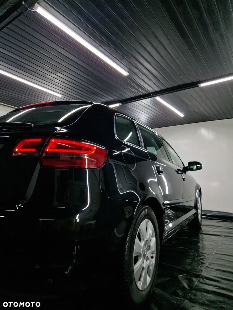 Audi A3 Sportback 1.6 TDI DPF Ambiente - 18