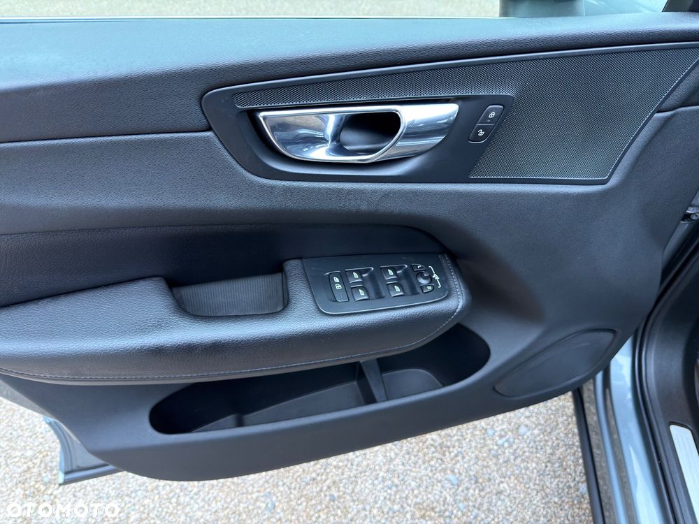 Volvo XC 60 D4 SCR Momentum - 19