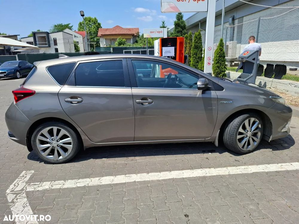 Toyota Auris 1.8 L VVT-i Hybrid Sol + - 7