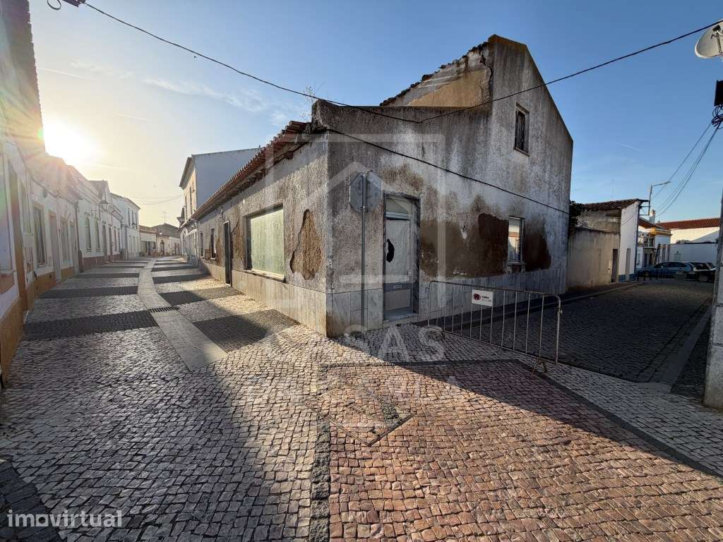 Moradia para Reabilitação Total no Centro da Vila de Cuba - Grande imagem: 2/22