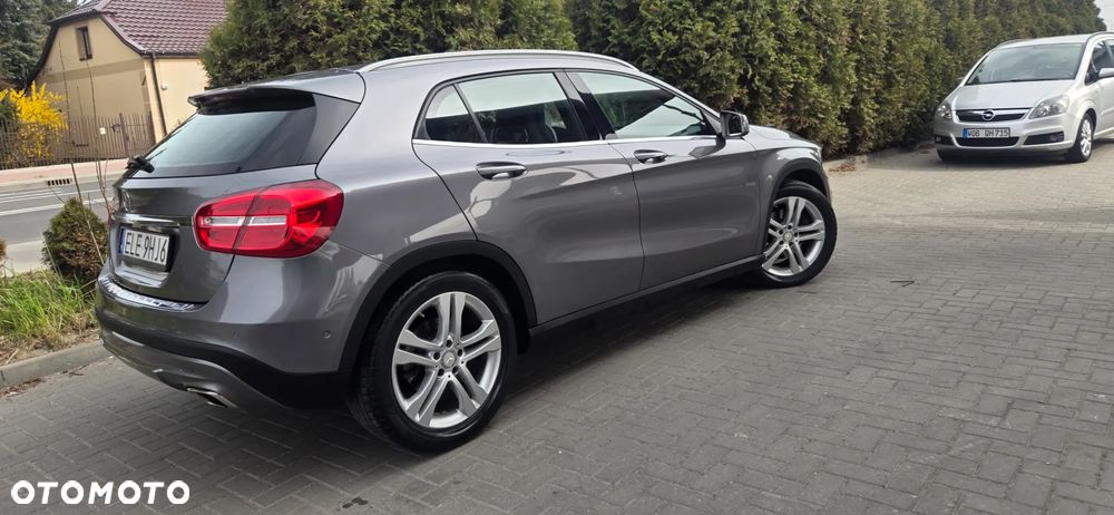 Mercedes-Benz GLA 250 7G-DCT StreetStyle - 16