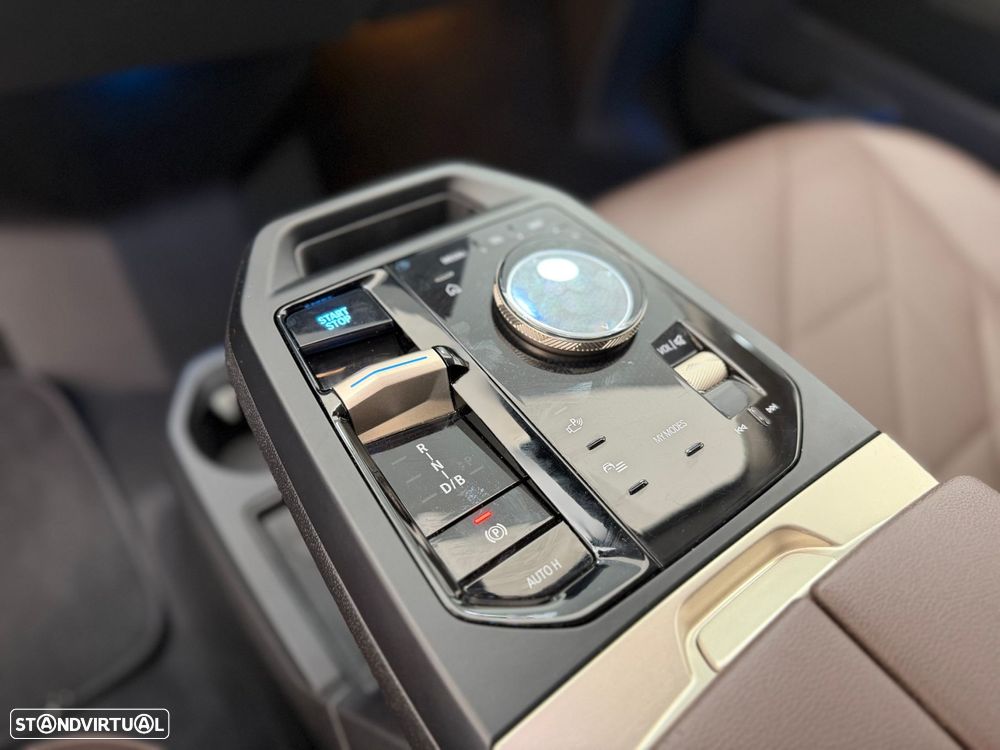 BMW iX xDrive 50 Pack Desportivo - 32