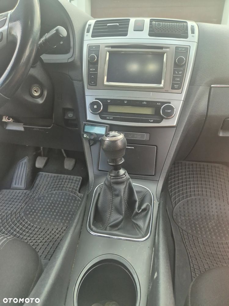 Toyota Avensis - 10