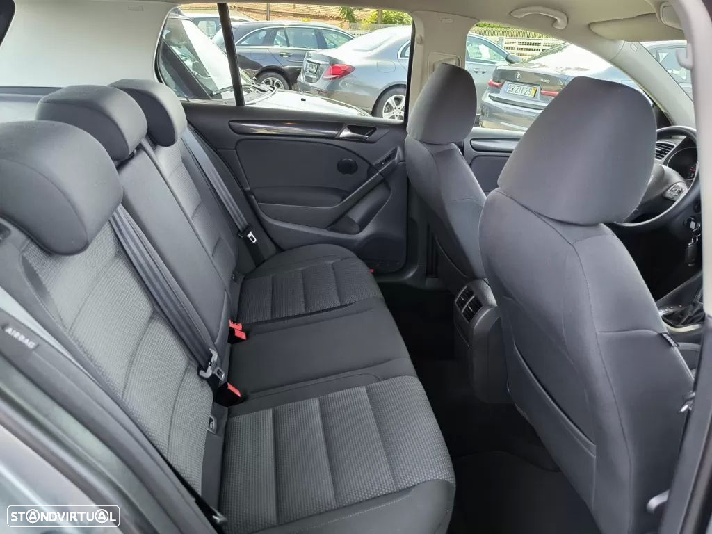 VW Golf 1.6 TDi Confortline DSG - 29