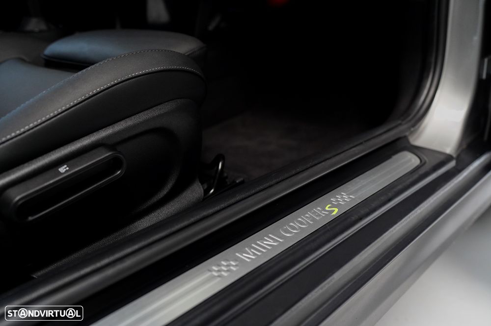 MINI 3 Portas Cooper SE Premium Essential - 4