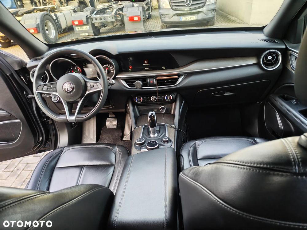 Alfa Romeo Stelvio 2.0 Turbo 16V AT8-Q4 Ti - 17