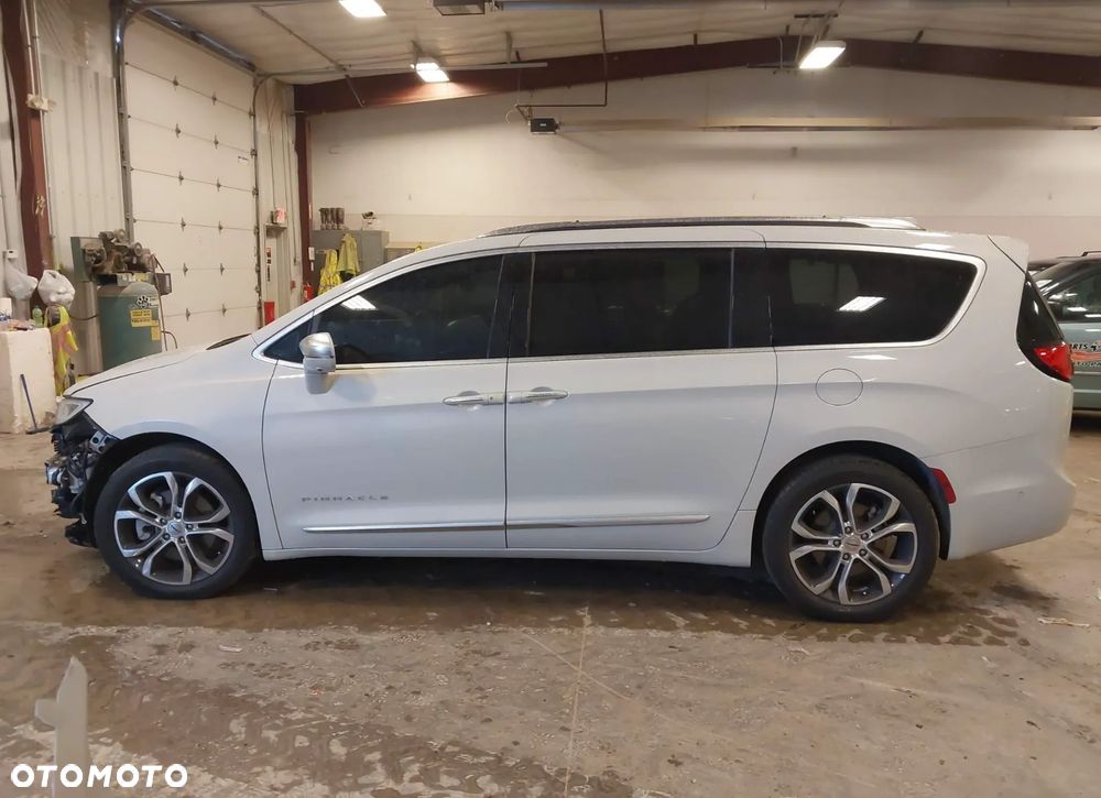 Chrysler Pacifica - 8