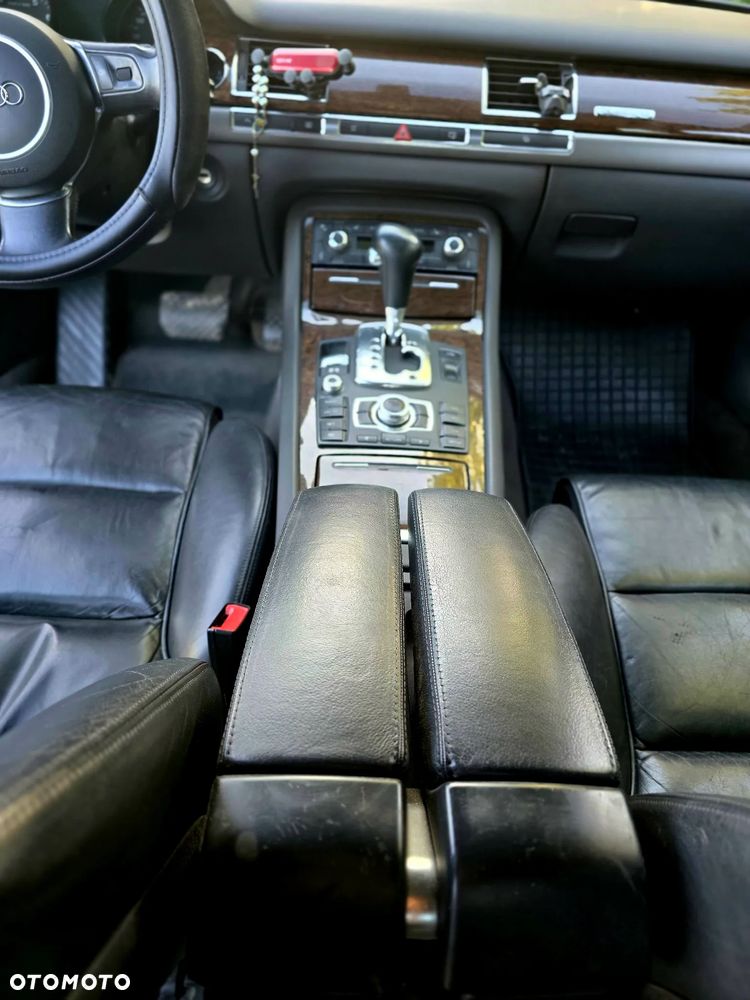 Audi A8 4.2 Quattro - 26