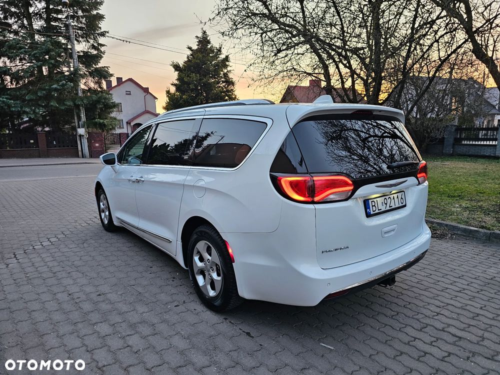 Chrysler Pacifica - 33