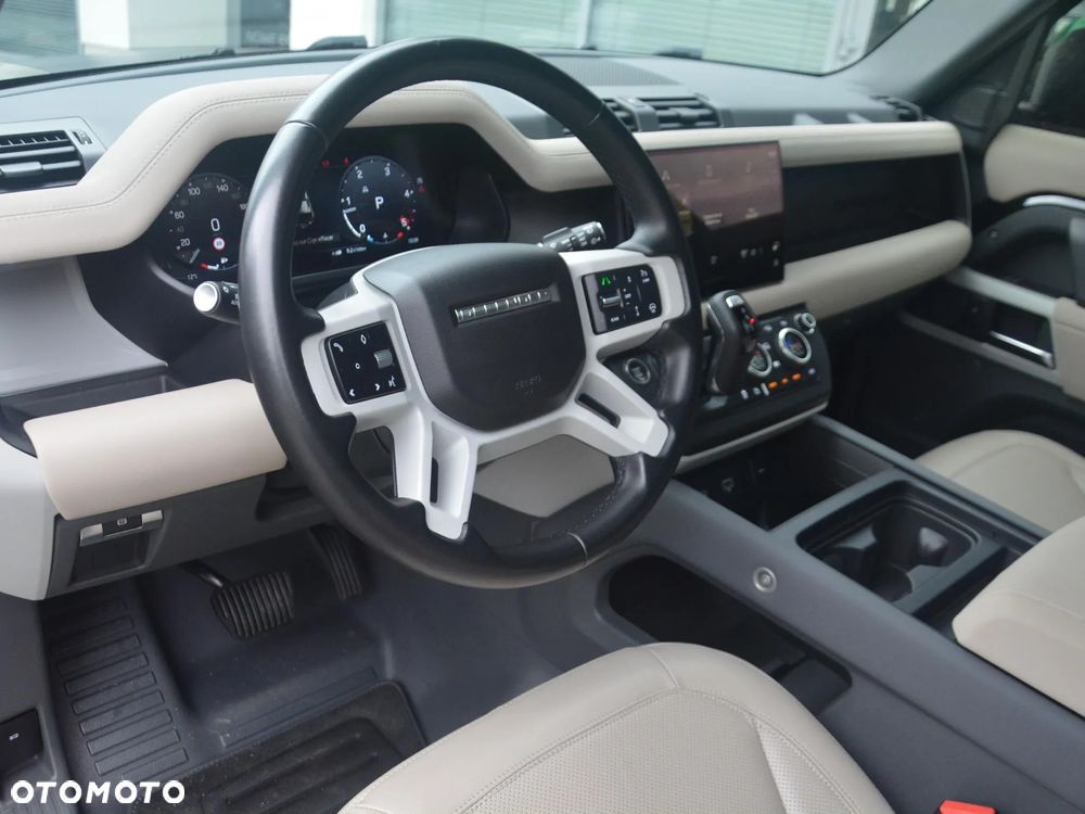 Land Rover Defender 110 D250 SE - 12