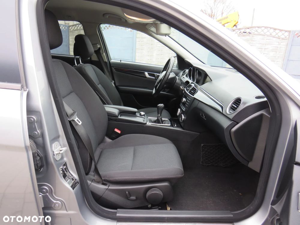 Mercedes-Benz Klasa C 200 CDI DPF BlueEFFICIENCY - 35
