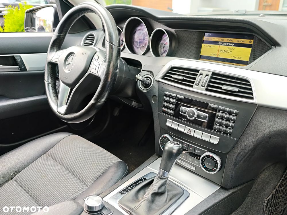 Mercedes-Benz Klasa C 250 CDI DPF (BlueEFFICIENCY) 7G-TRONIC Avantgarde - 27