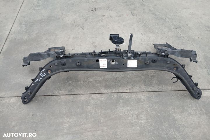 Trager / Calandru 8200137495 8200137496 8200137495 8200137496 Renault - 2