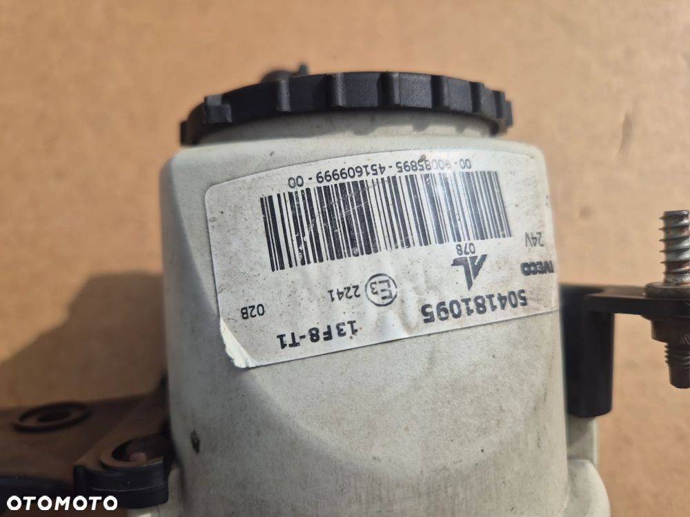 IVECO Stralis halogen lewy.OE.504173477. - 9