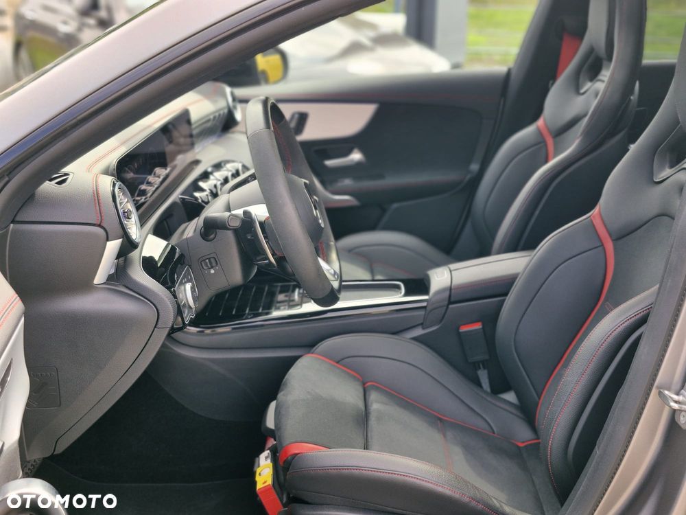 Mercedes-Benz CLA AMG 45 S 4-Matic+ 8G-DCT - 12