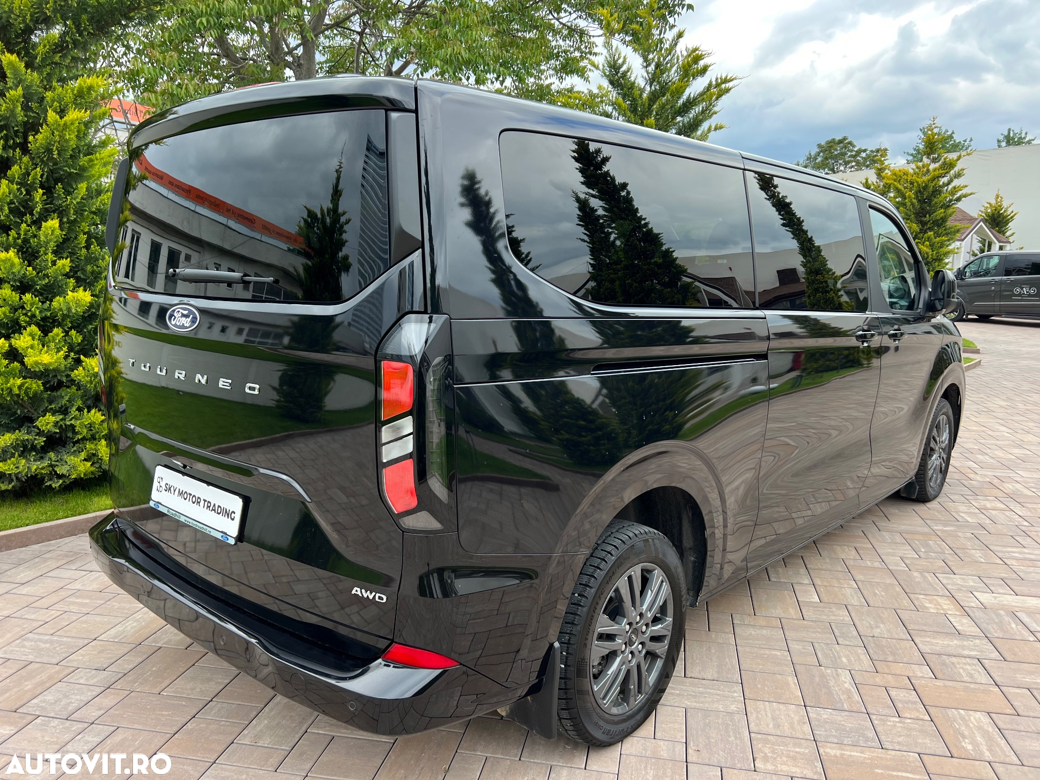 Ford Tourneo Custom Bus 320L 2.0 EcoBlue 170 CP 8AT L2H1 AWD Titanium - 20