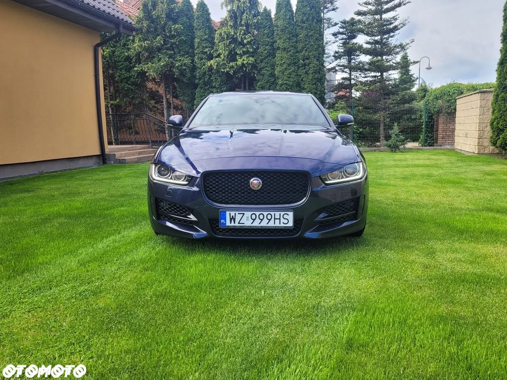 Jaguar XE 2.0 T R-Sport - 15