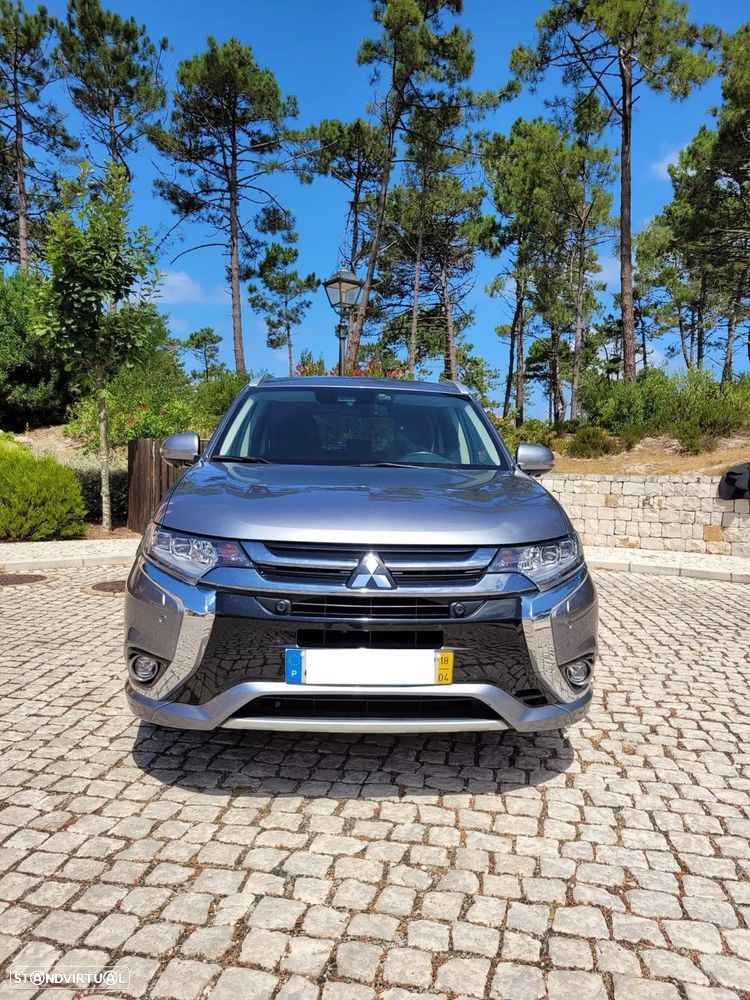 Mitsubishi Outlander 2.0 Instyle Navi - 2
