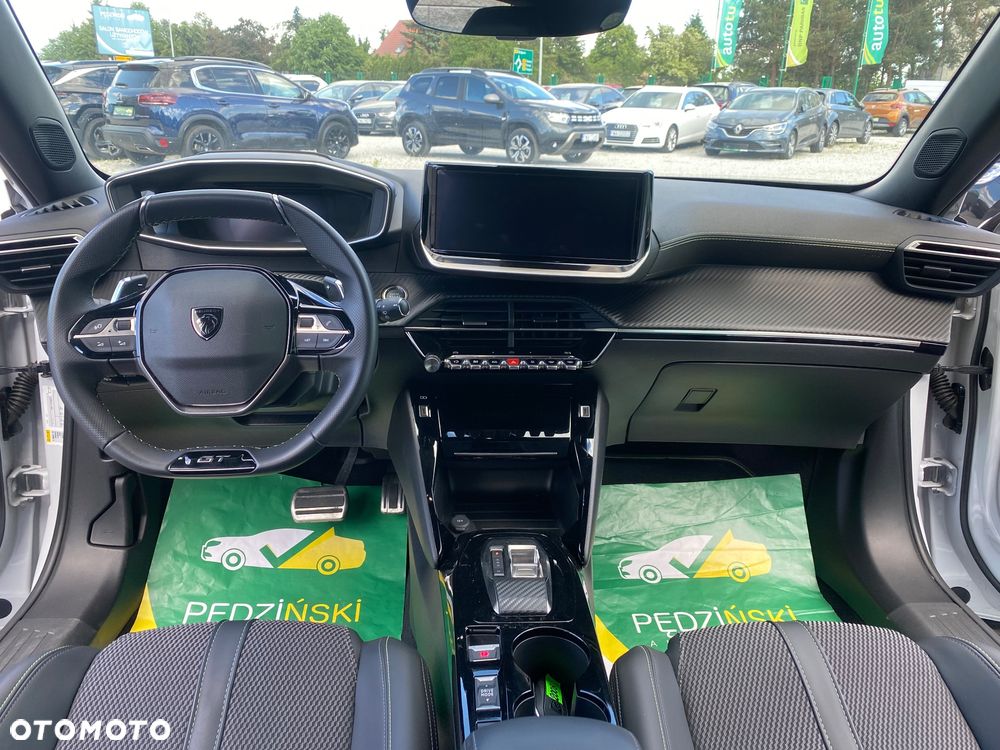 Peugeot 2008 PureTech 130 EAT8 GT - 12