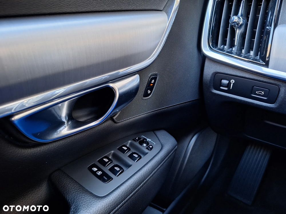 Volvo V90 D4 Momentum Pro - 27