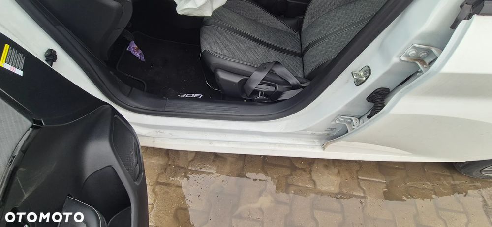 Peugeot 208 - 21