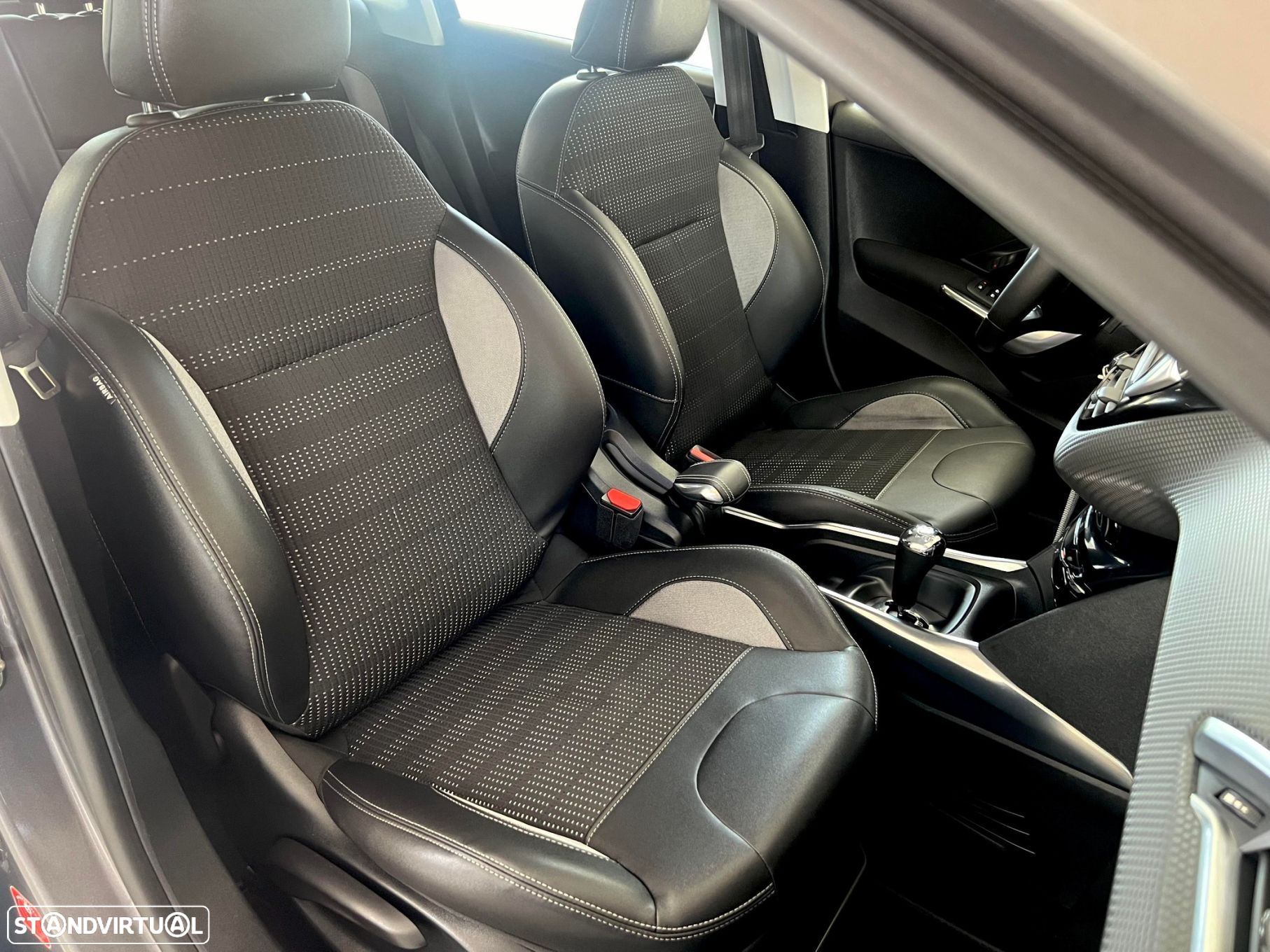 Peugeot 2008 1.6 e-HDi Allure 2-Tronic - 30