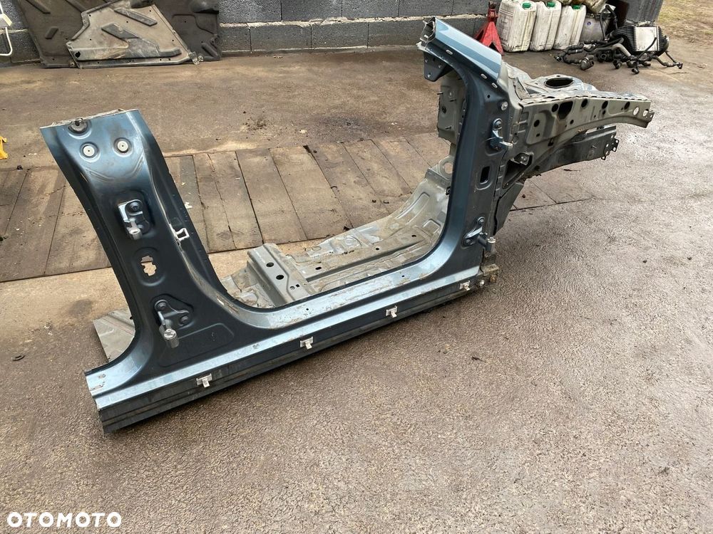 MERCEDES cla 117 cwiartka przodnia prawa dluga - 1