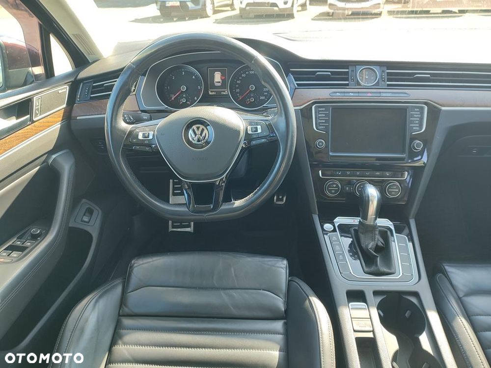 Volkswagen Passat 2.0 TDI SCR 4Motion DDG Highline - 12
